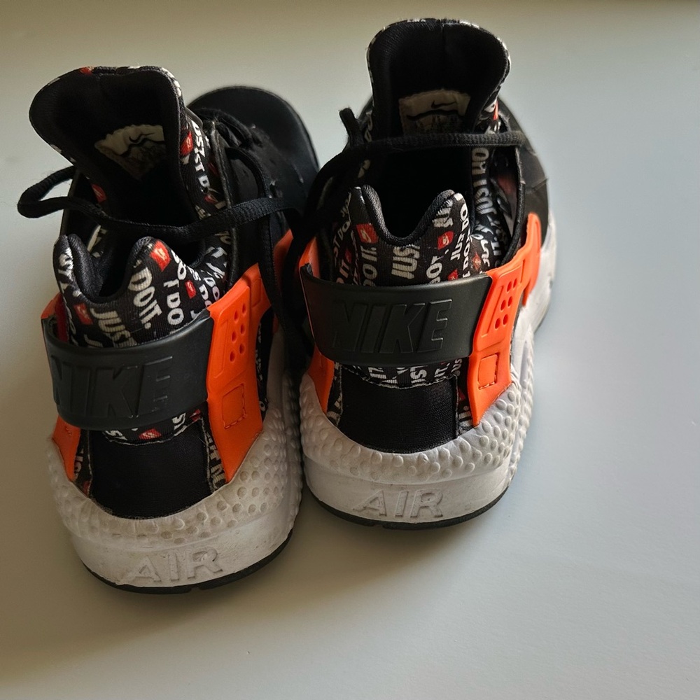 Nike Black & Orange Just Do It Huarache - Picture 2 of 7
